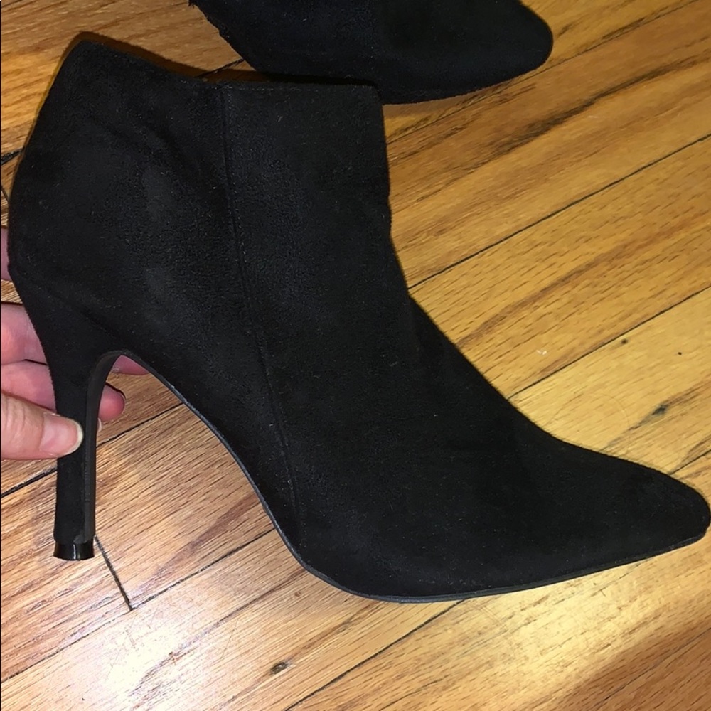 Classic Suede Pointy Toe Pump